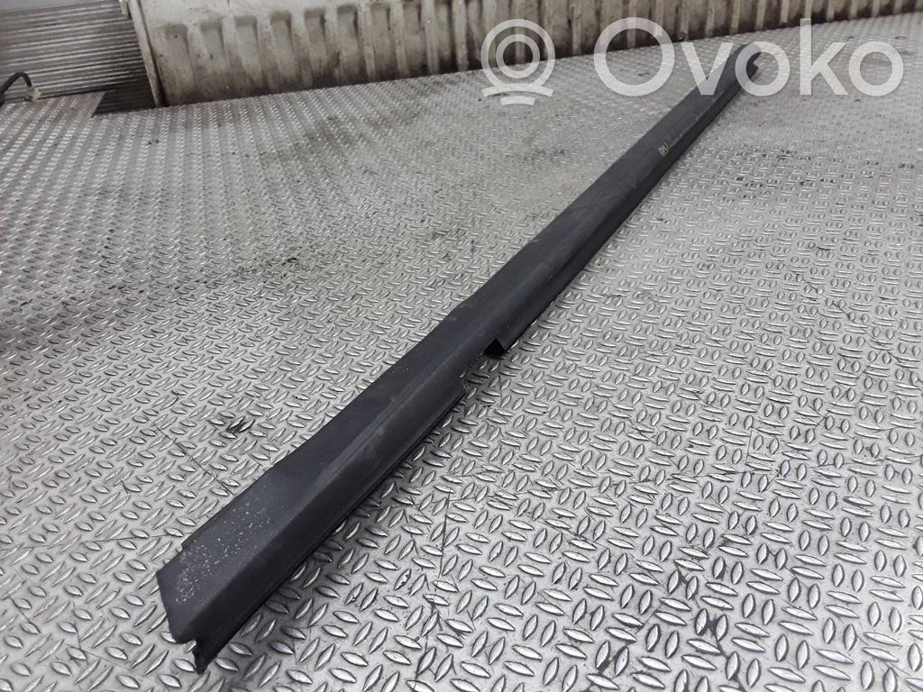 Etuoven lasin muotolista   13188958