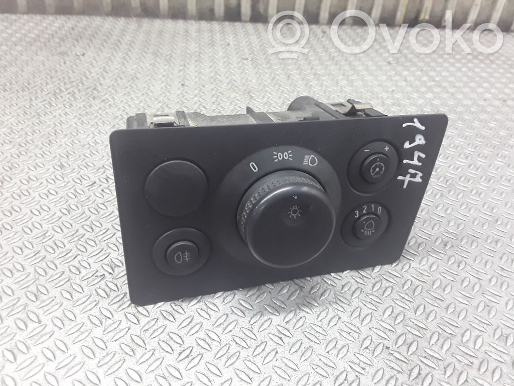 Light switch   13205864