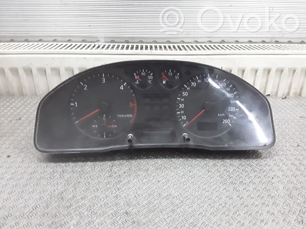 Geschwindigkeitsmesser Cockpit   8D0919861F