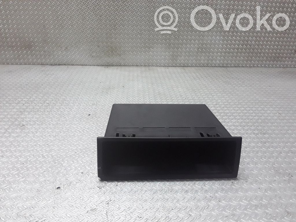 Compartimiento/consola central del panel   7M0864131E