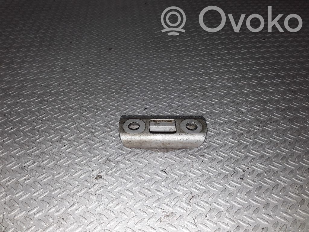 Abrazadera del inyector de combustible