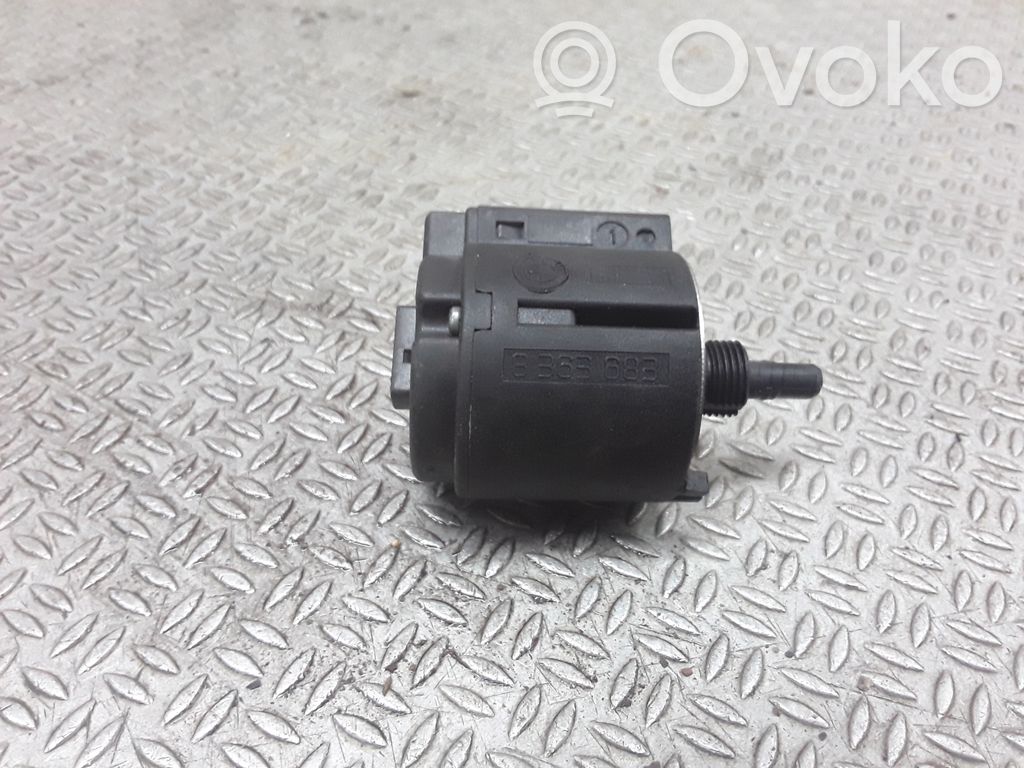 Light switch   61318363683,549391011