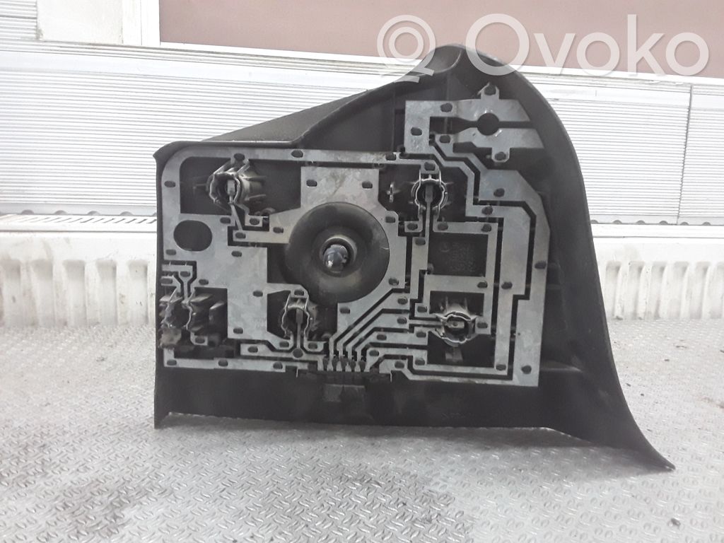 BMW 3 E36 Takavalon polttimon suojan pidike 