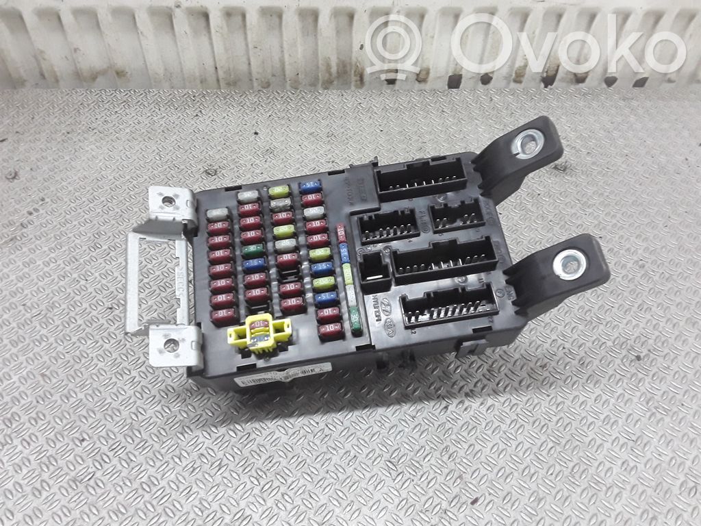 KIA Rio Fuse module 