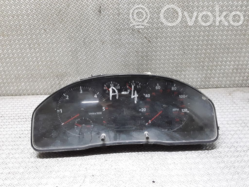 Audi A4 S4 B5 8D Licznik / Prędkościomierz 