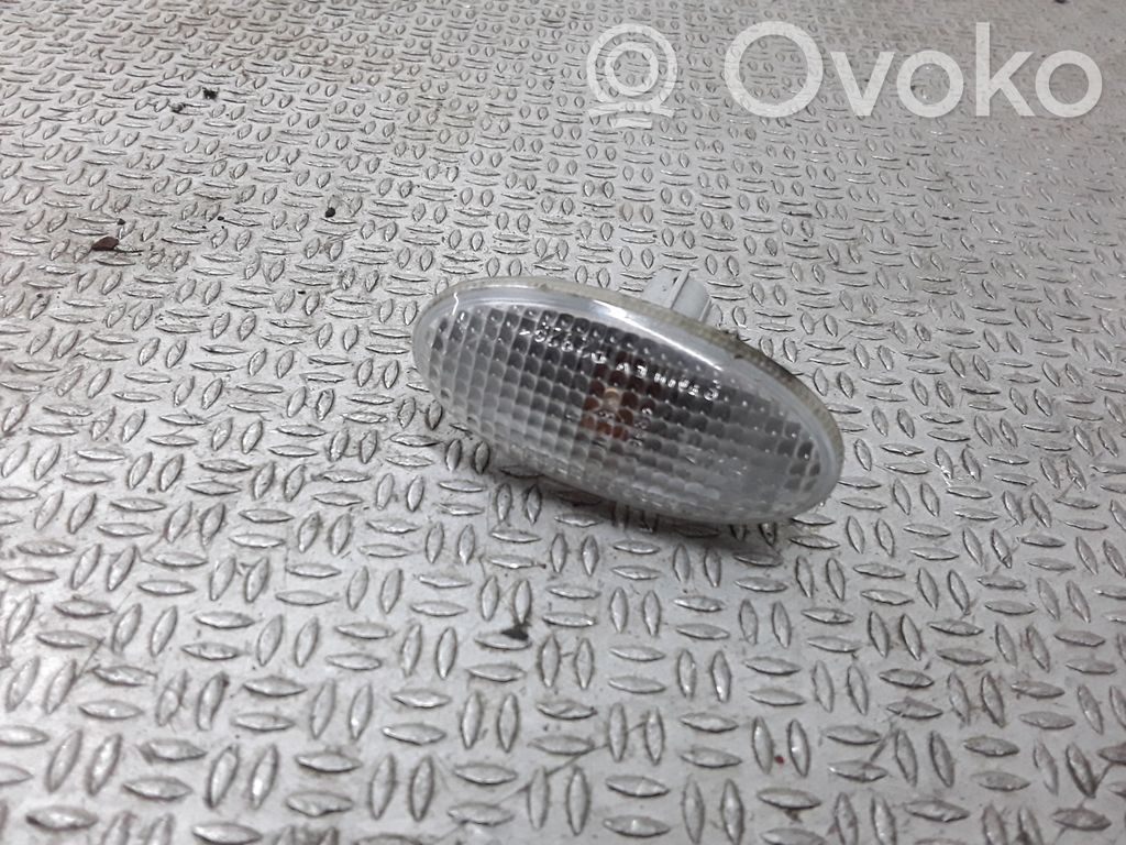 Mazda MPV Front fender indicator light 