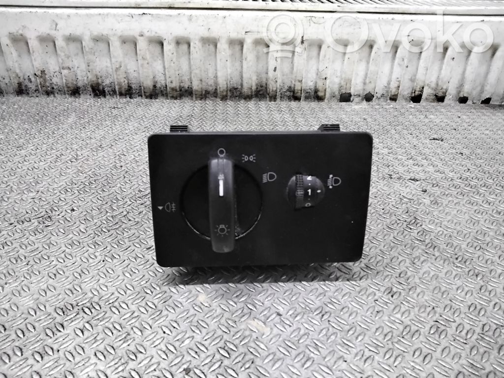 Light switch   6S6T13A024EA