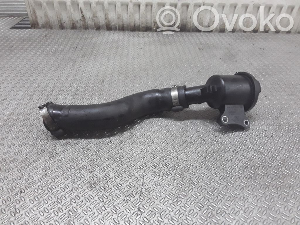 Peugeot 4007 Oil fill pipe 