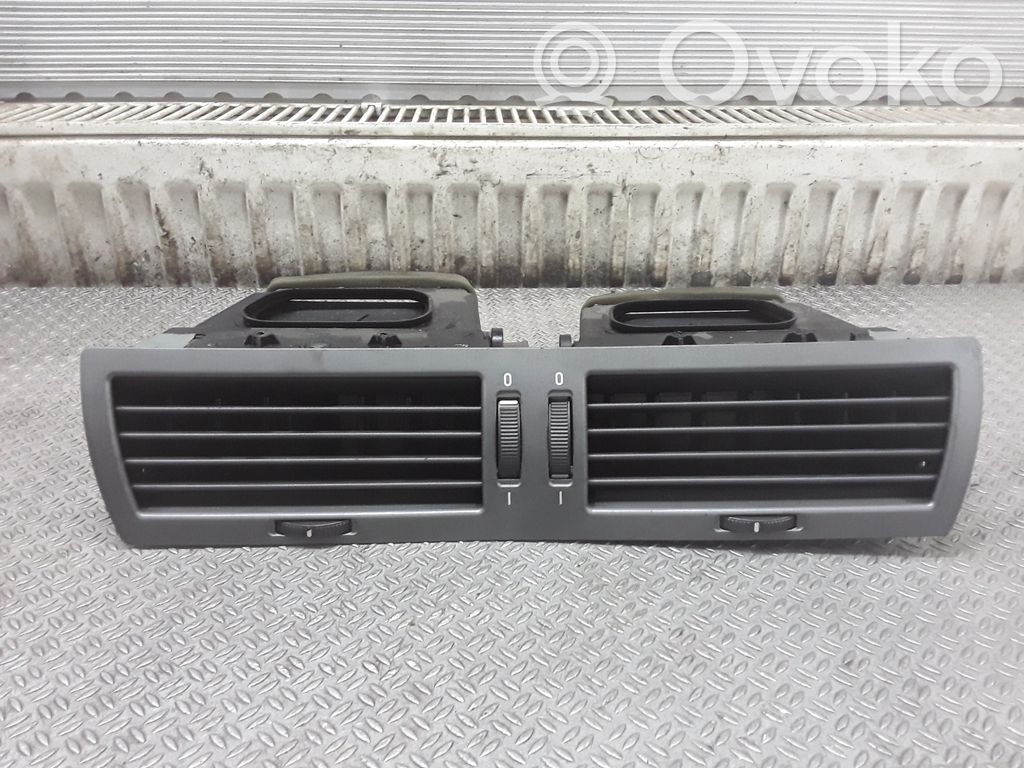 BMW 7 E65 E66 Centrinės oro grotelės 