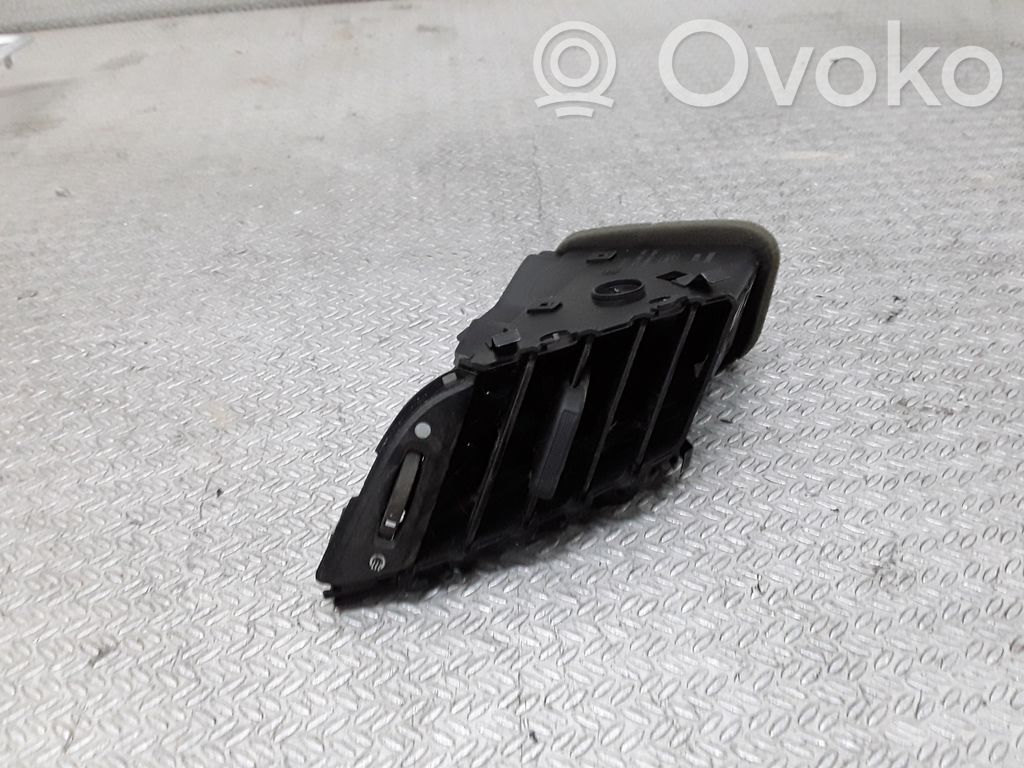 Grille d'aération centrale   8A61A018B09AEW