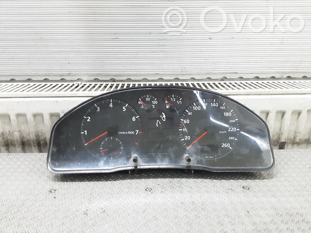 Audi A4 S4 B5 8D Licznik / Prędkościomierz 