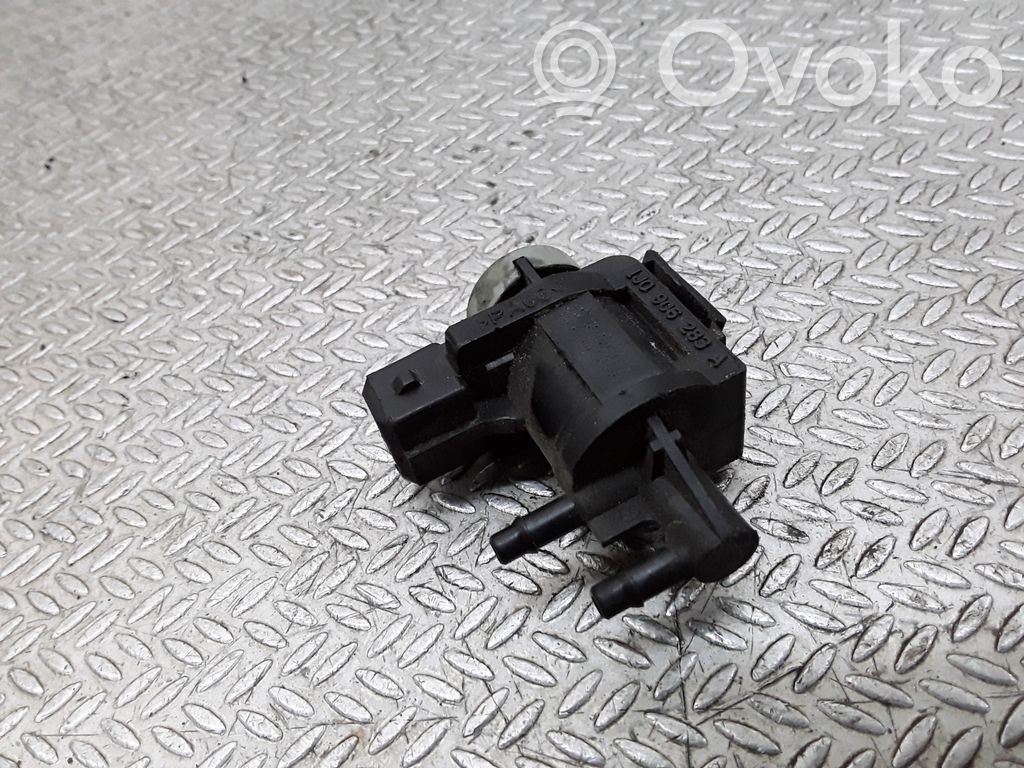 Volkswagen PASSAT B5.5 Válvula de vacío 