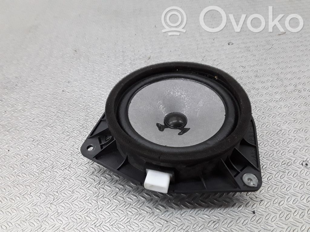 Toyota Corolla Verso E121 Altavoz de la puerta trasera 