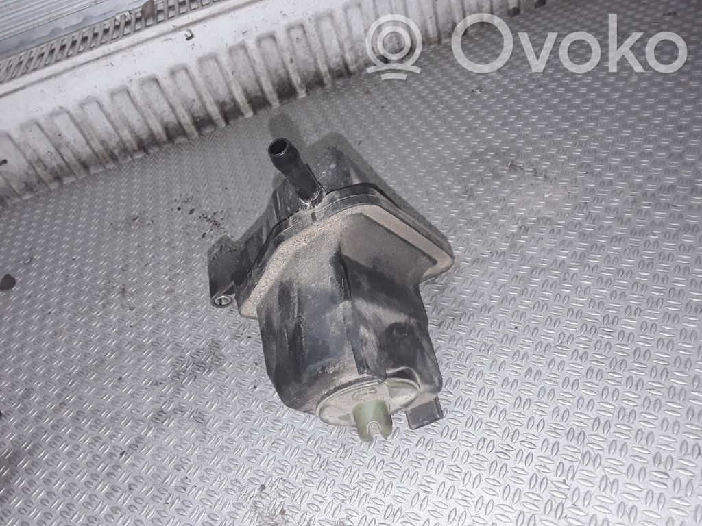 Ohjaustehostimen nestesäiliö   1J0422371