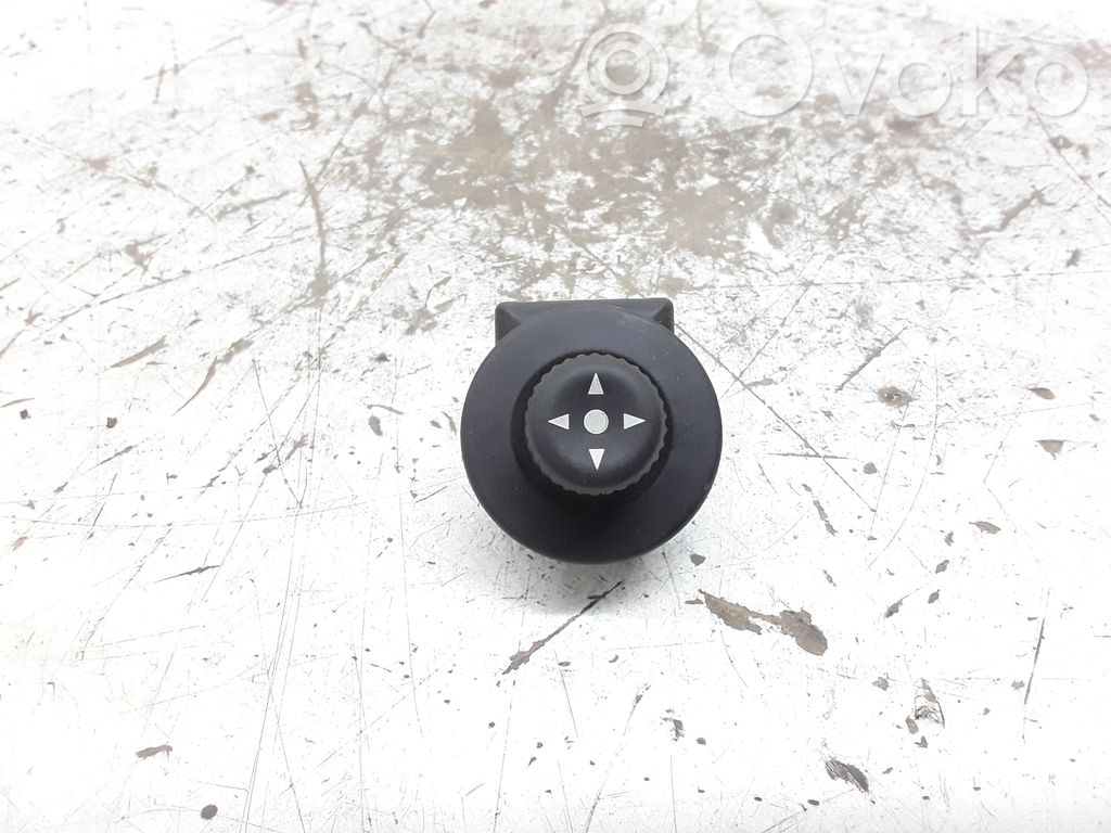 Wing mirror switch   185526
