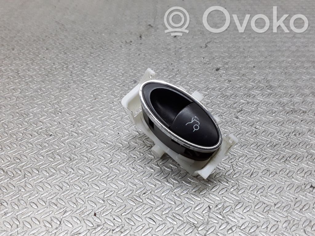 Mercedes-Benz E W211 Tailgate/boot open switch button 