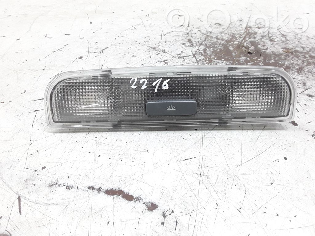 Luz del asiento trasero   8P0947111A
