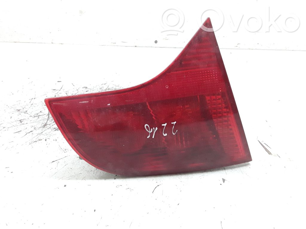 Lampy tylnej klapy bagażnika   8E9945093