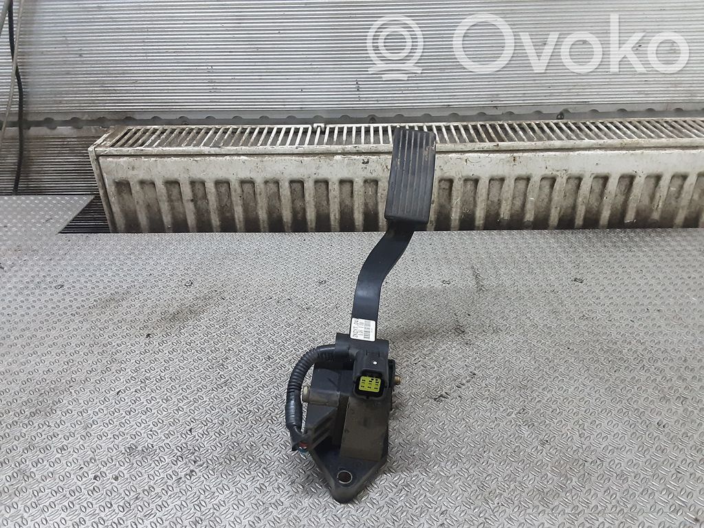 Accelerator throttle pedal   327261C800