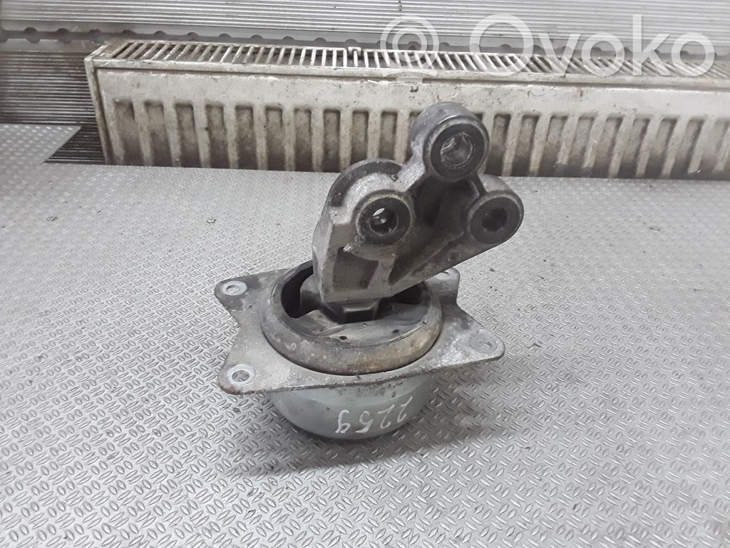 Engine mount bracket   V046403802