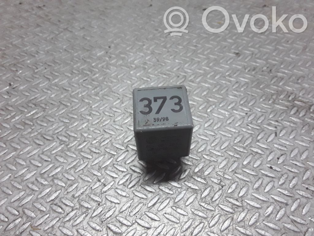Sonstige Relais   8D0951253A