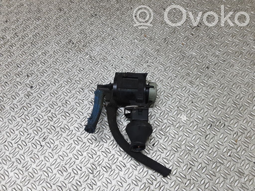 Audi A6 S6 C5 4B Válvula de vacío 