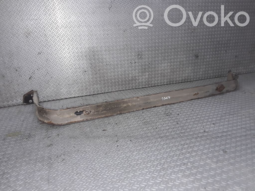 Fuel tank mounting bracket