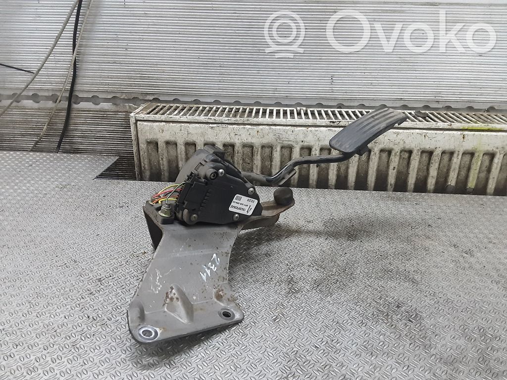 Accelerator throttle pedal   1X439F836AE