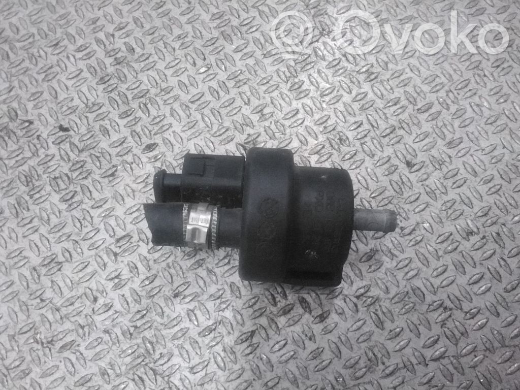 Audi A4 S4 B6 8E 8H Válvula de vacío (Usadas) 