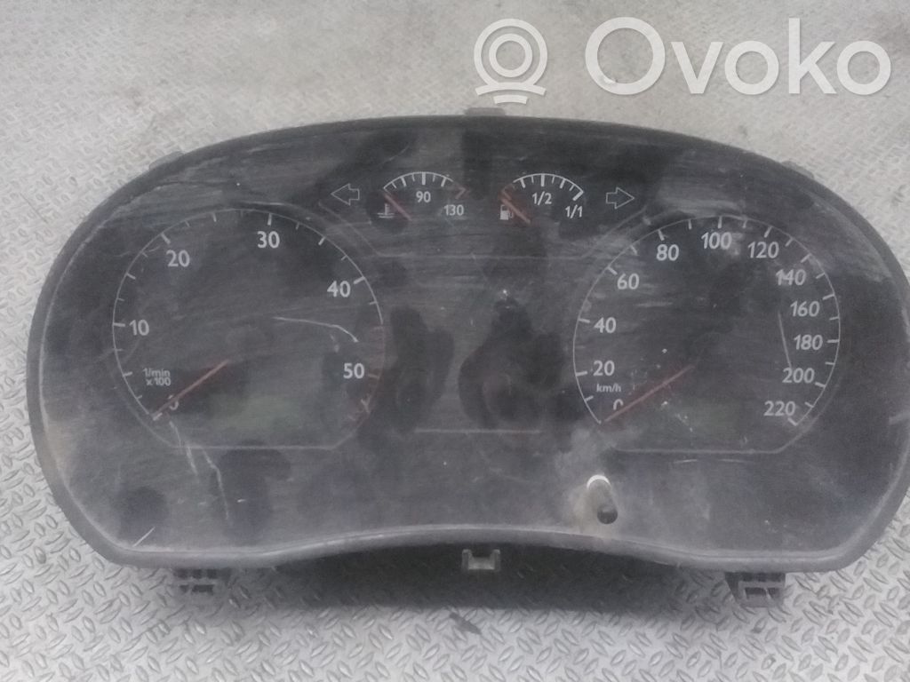 Volkswagen Polo Geschwindigkeitsmesser Cockpit 