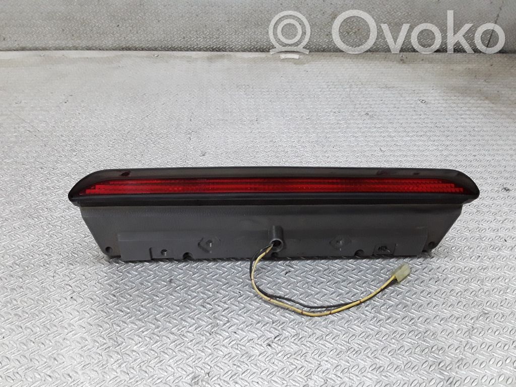 Kolmas/lisäjarruvalo   24036900
