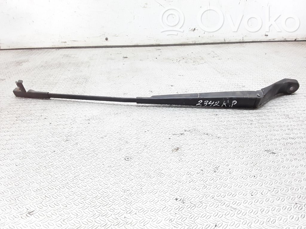 Front wiper blade arm
