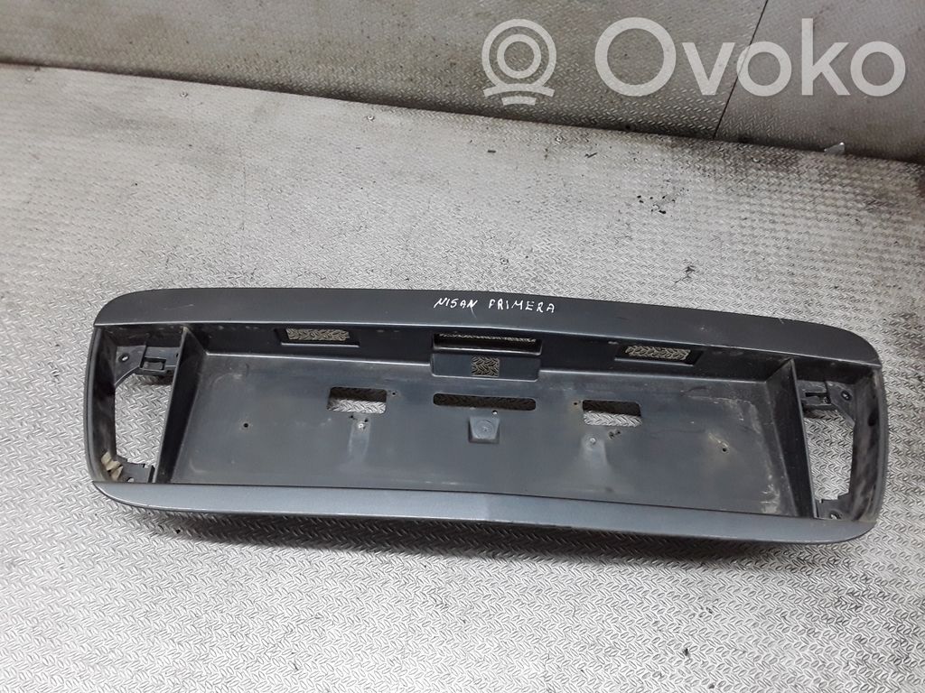 Nissan Primera Moldura de la puerta trasera 