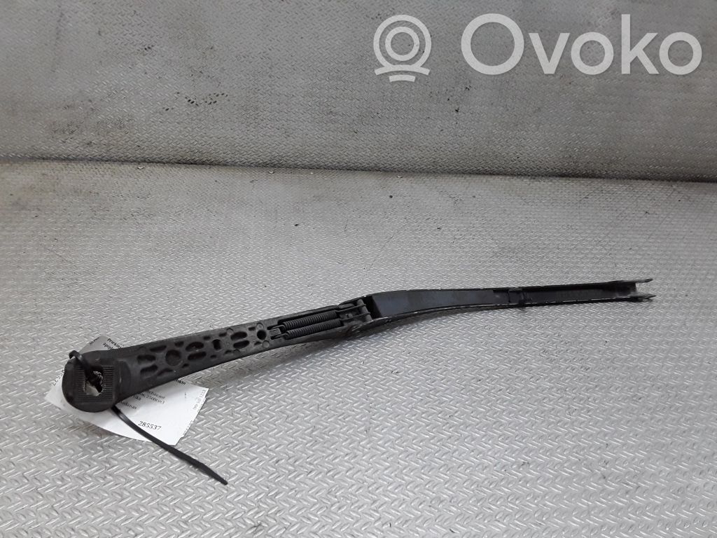 Windshield/front glass wiper blade
