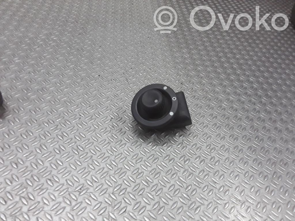 Wing mirror switch   8200002442A