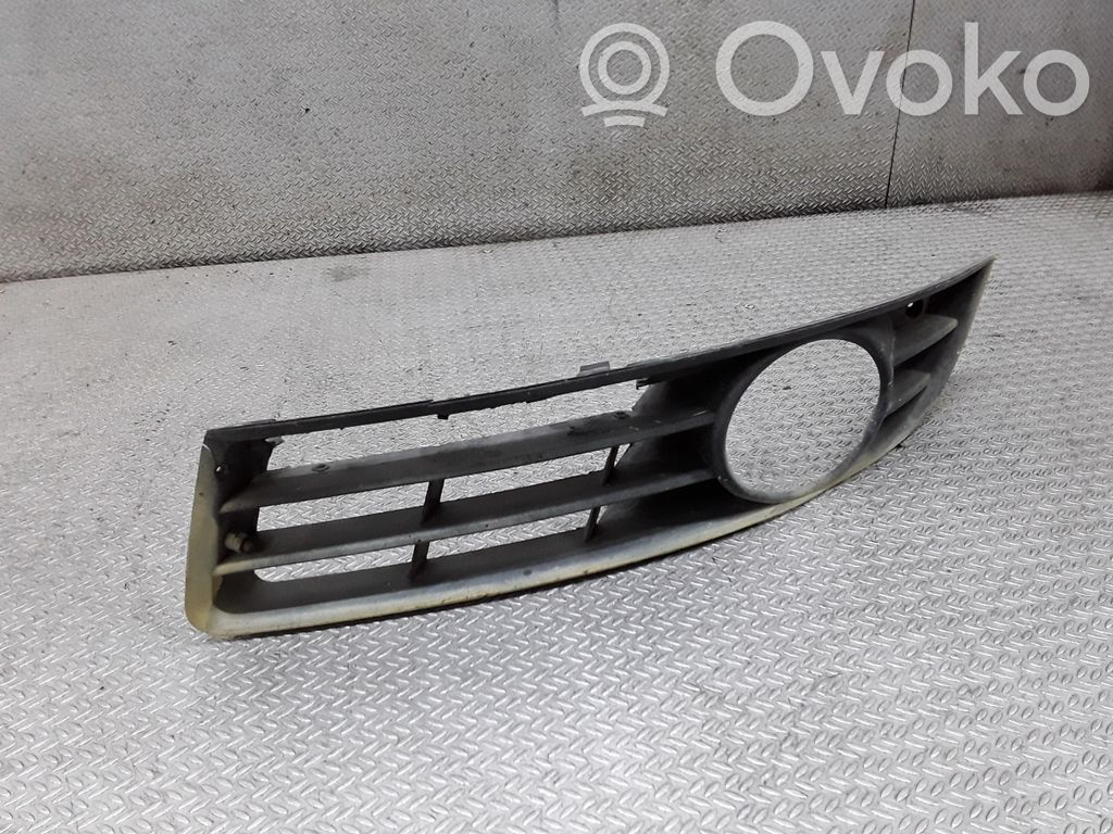 Volkswagen PASSAT B6 Grilă inferioară bară față