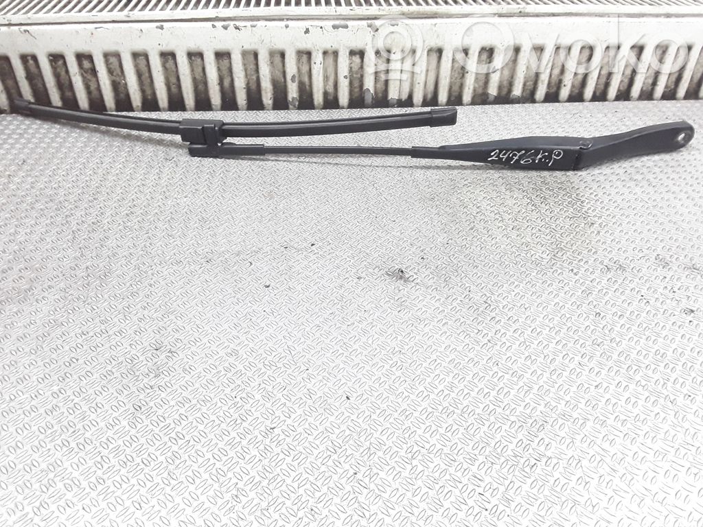 Windshield/front glass wiper blade