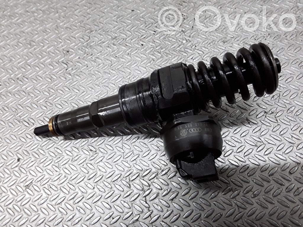 Volkswagen Golf V Injecteur de carburant 