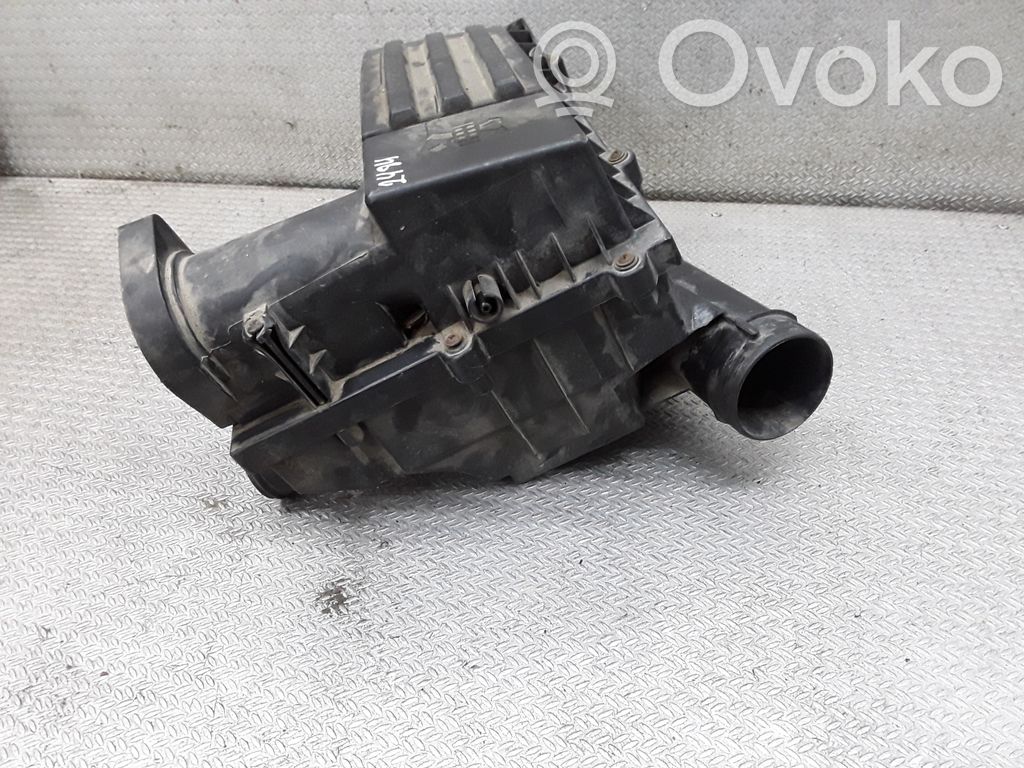 Volkswagen Touran I Air filter box 