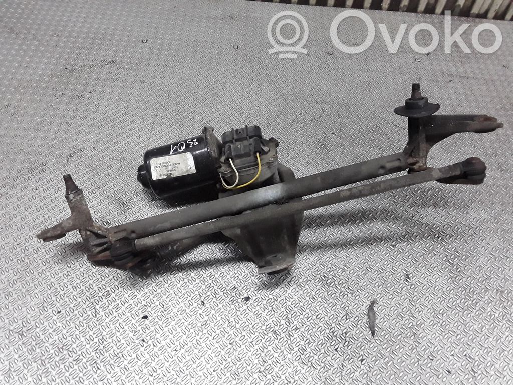 Opel Combo C Etupyyhkimen vivusto ja moottori 