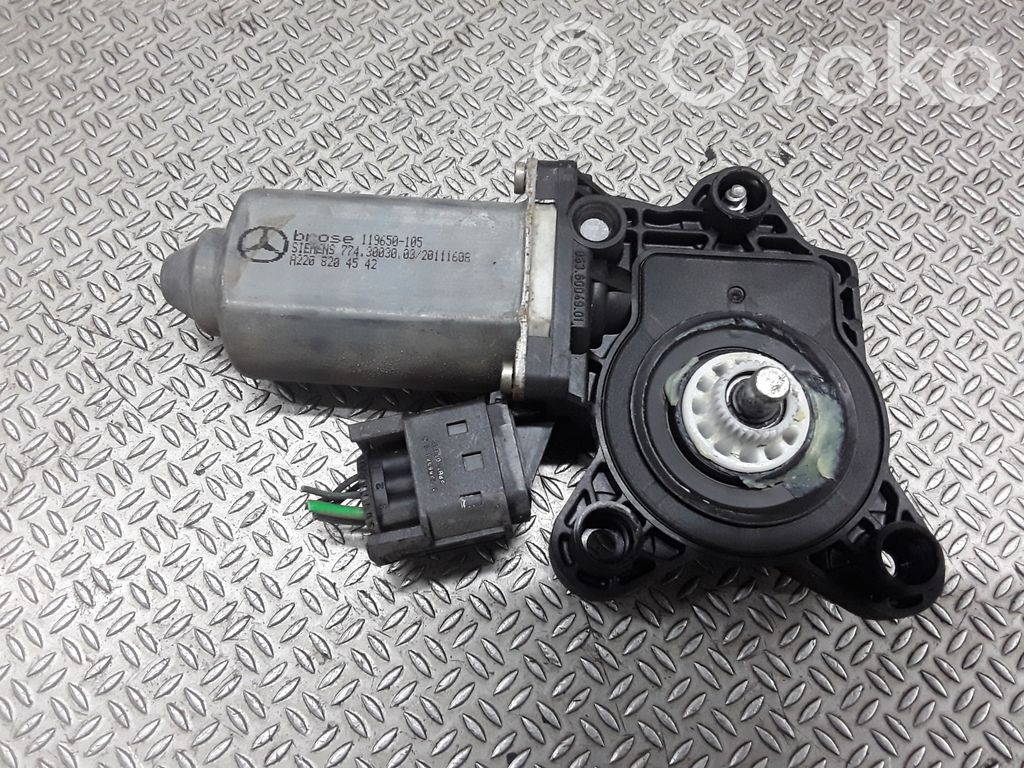 Motor del regulador de la ventanilla de la puerta delantera   119650105