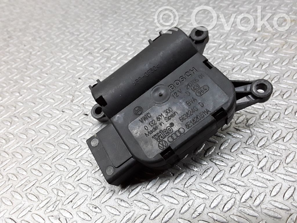 Audi A4 S4 B6 8E 8H Oro sklendės varikliukas 