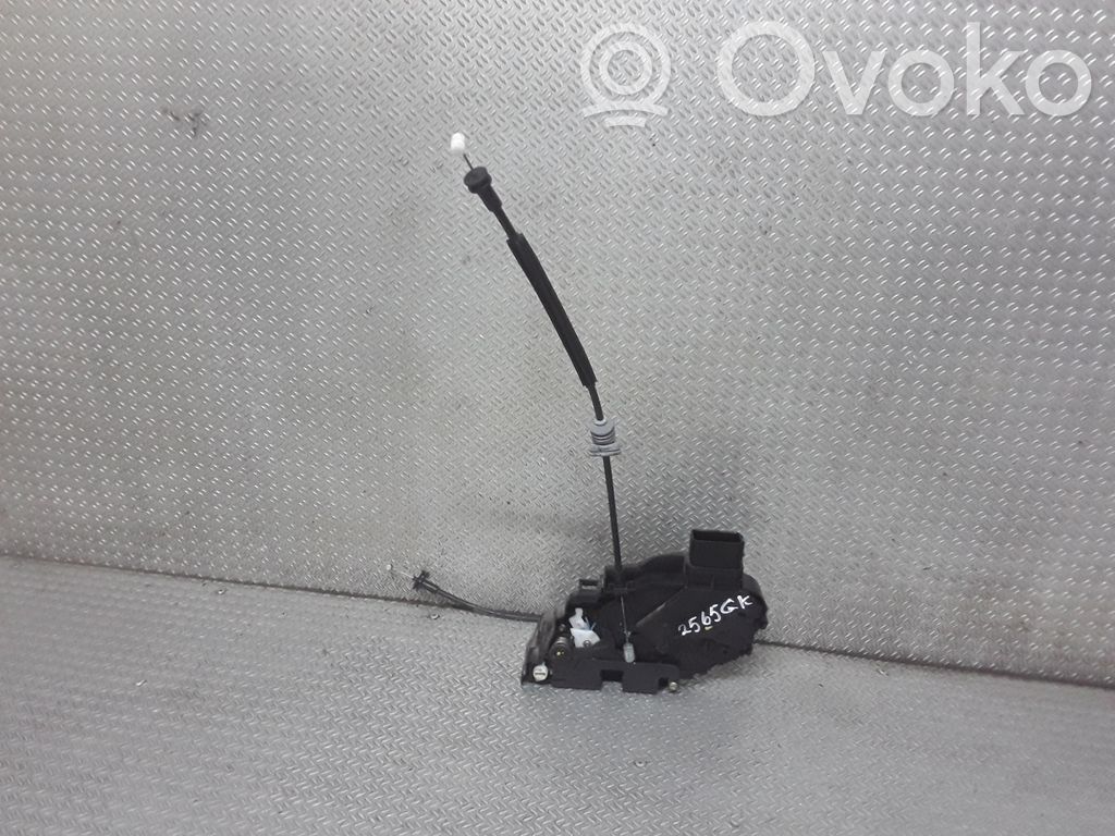 Aizmugurē slēdzene   30753668