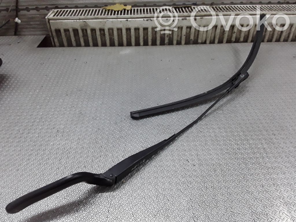 Priekšējā loga tīrītājs   3M5117526