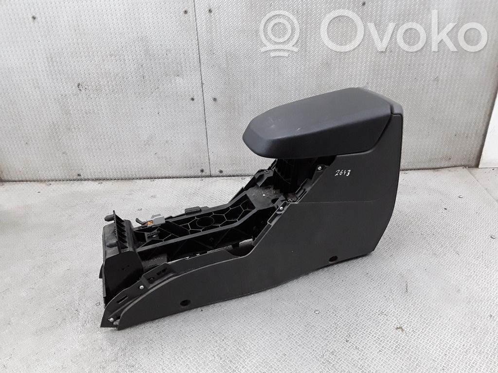 Armrest   7M51R045M62