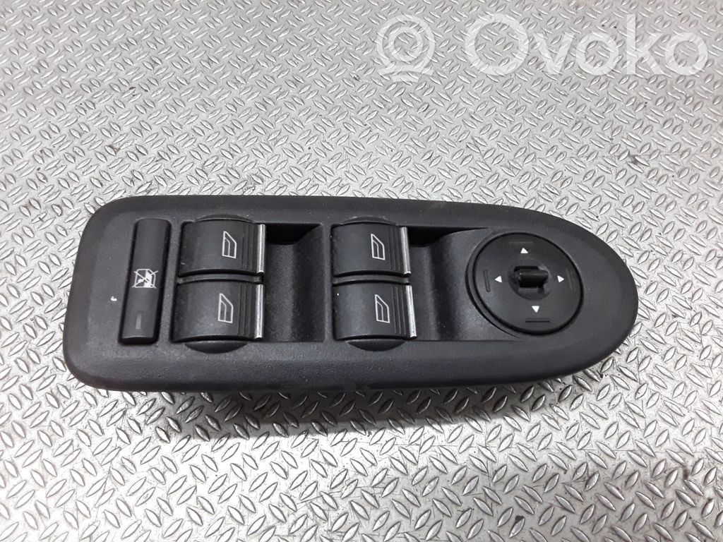 Ford C-MAX I Electric window control switch 