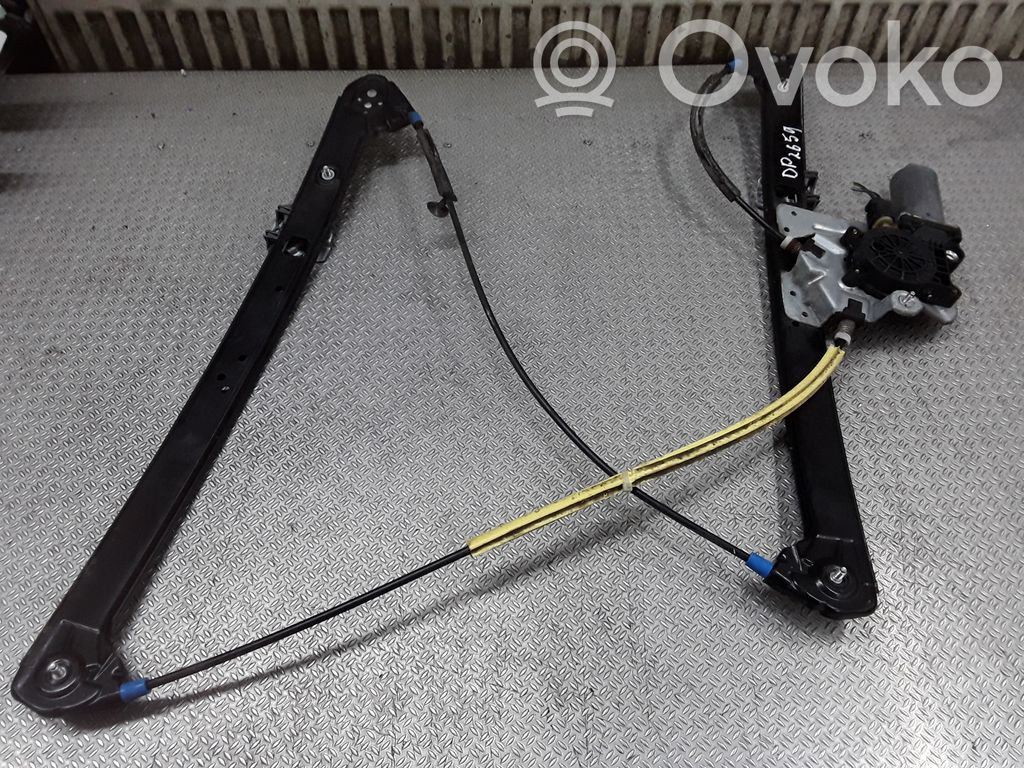 Mécanisme de lève-vitre avec moteur   8254912E