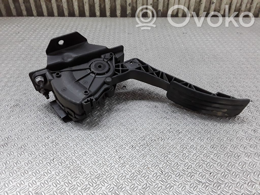 Accelerator throttle pedal   8200386506B