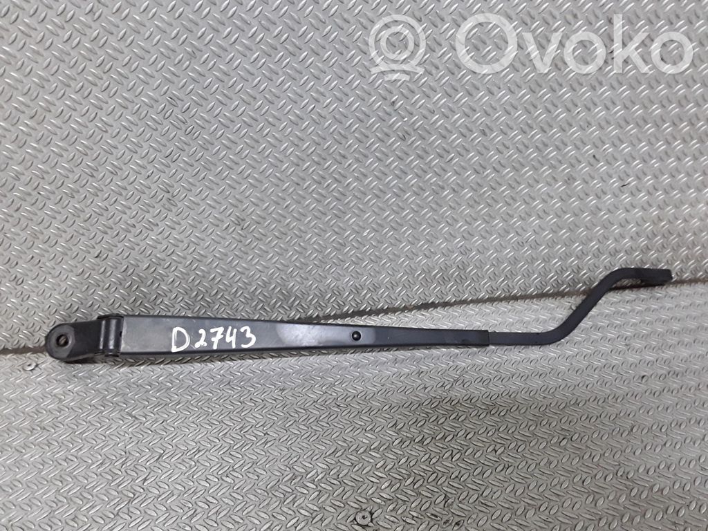 Front wiper blade arm