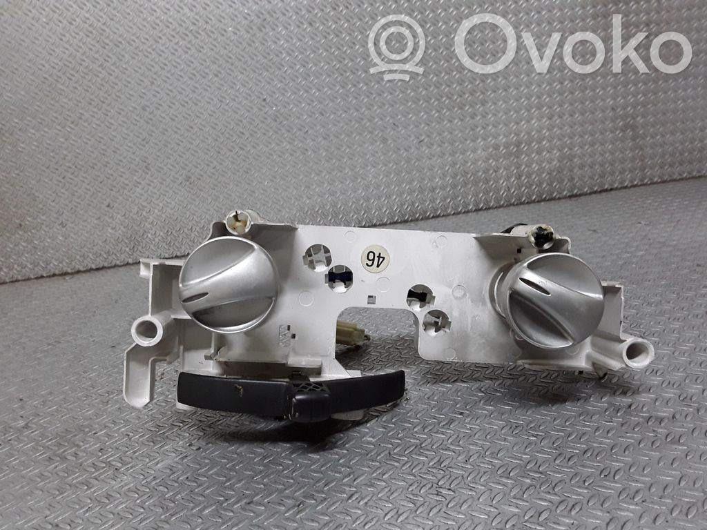 Toyota Yaris Panel klimatyzacji 